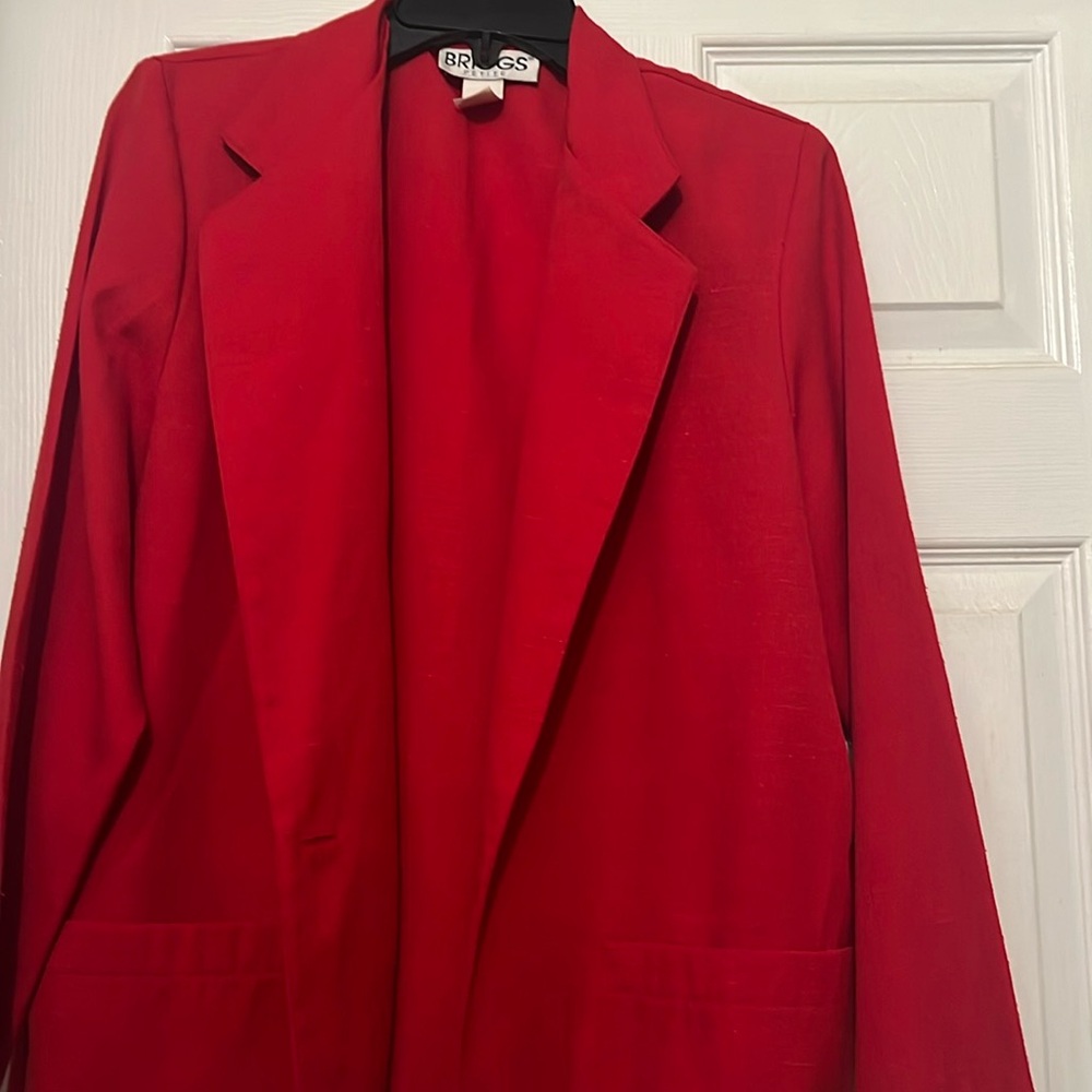 Red blazer for women,briggs petite brand.Z:10
